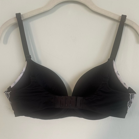 Victoria's Secret Lace Bra - Black and White - Picture 4 of 8